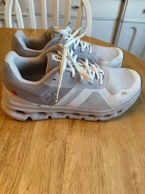 Running Women’s On Cloud Sneakers - White